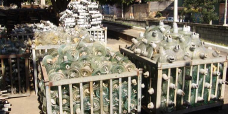 Insulators-and-other-line-components