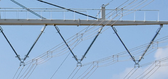 Conductor-bundle-on-new-line-design-hangs-from-two-steel-wire-rope-supports.-